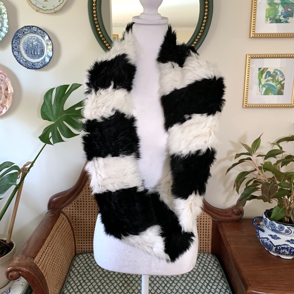 NWT ICB Black White Striped Rabbit Fur Circle Scarf - Picture 5 of 5